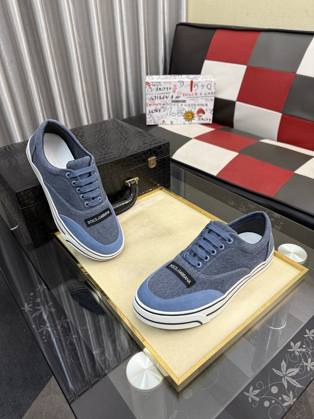 Dolce & Gabbana Low-Top Lace-Up Sneakers - Contrast Tongue Label